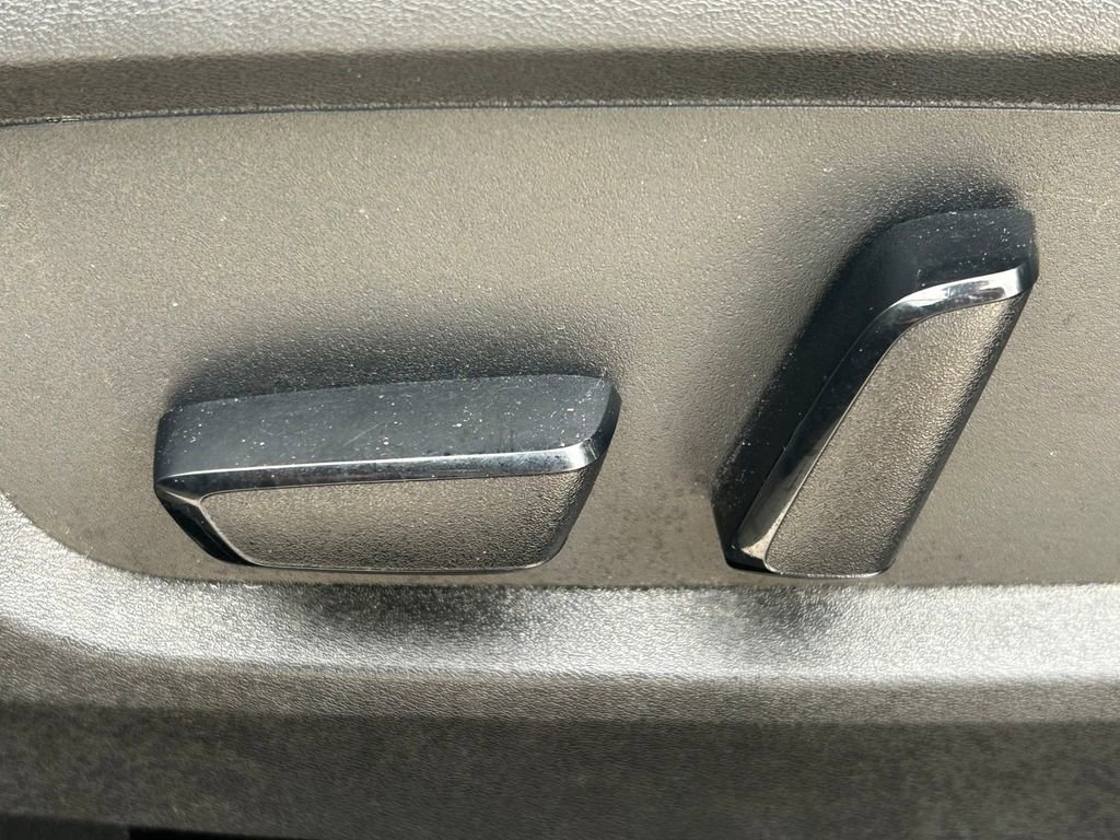 Used 2024 Nissan Pathfinder SV image 24