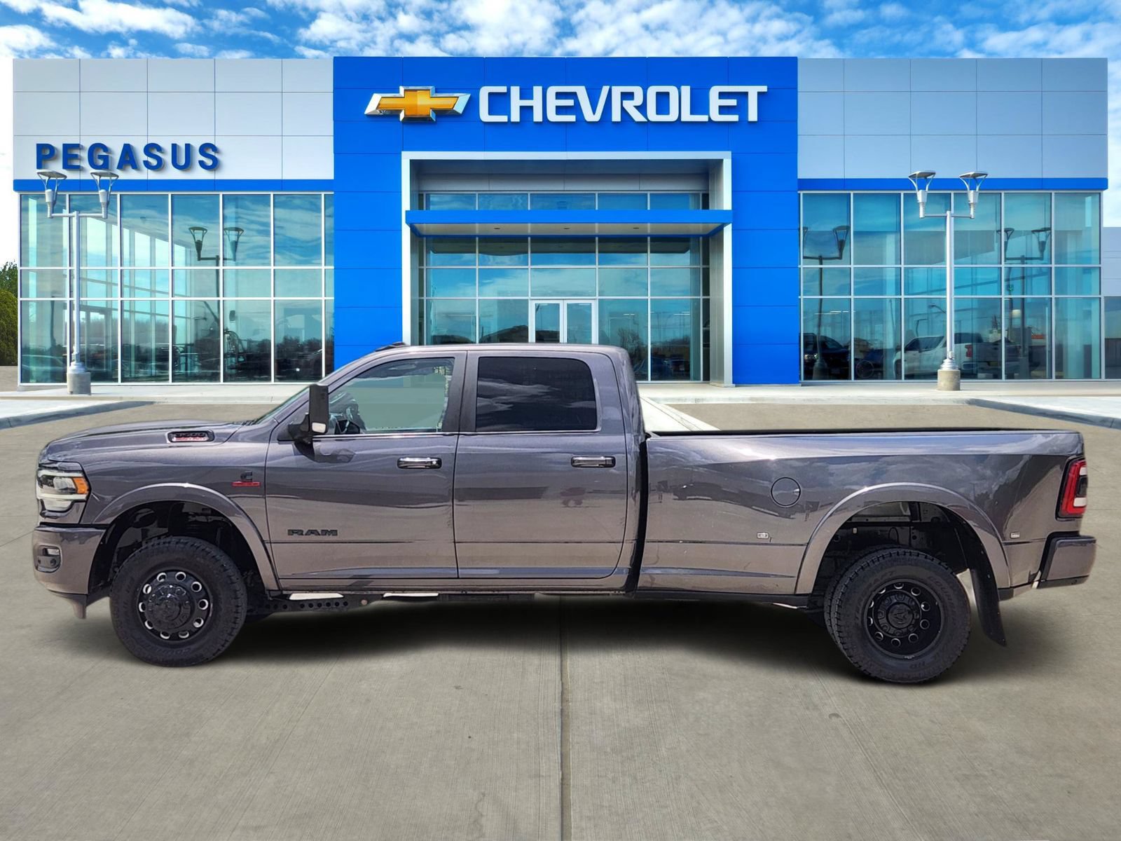 Used 2022 RAM 3500 Laramie w/ Night Edition AWD/4WD image 3