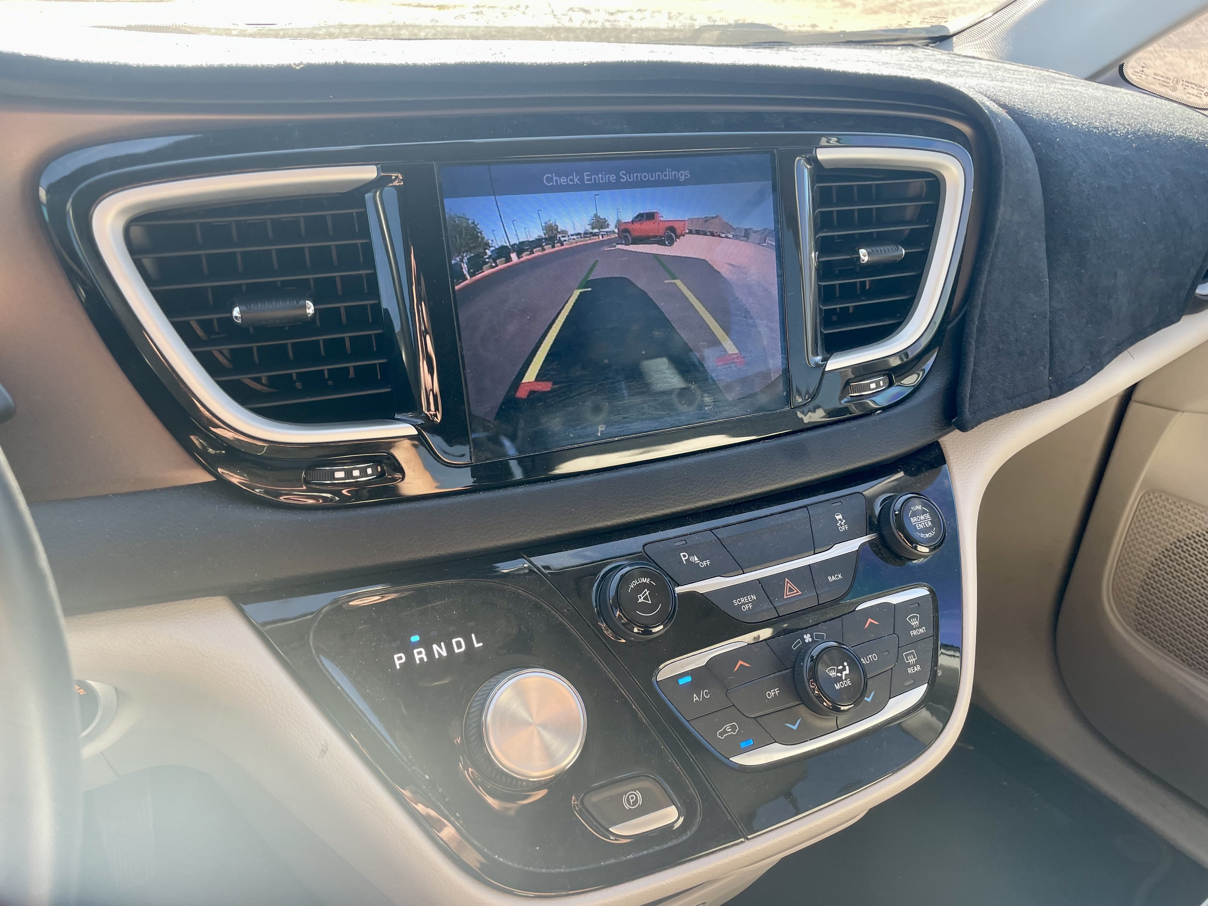 Used 2017 Chrysler Pacifica Touring-L FWD image 16