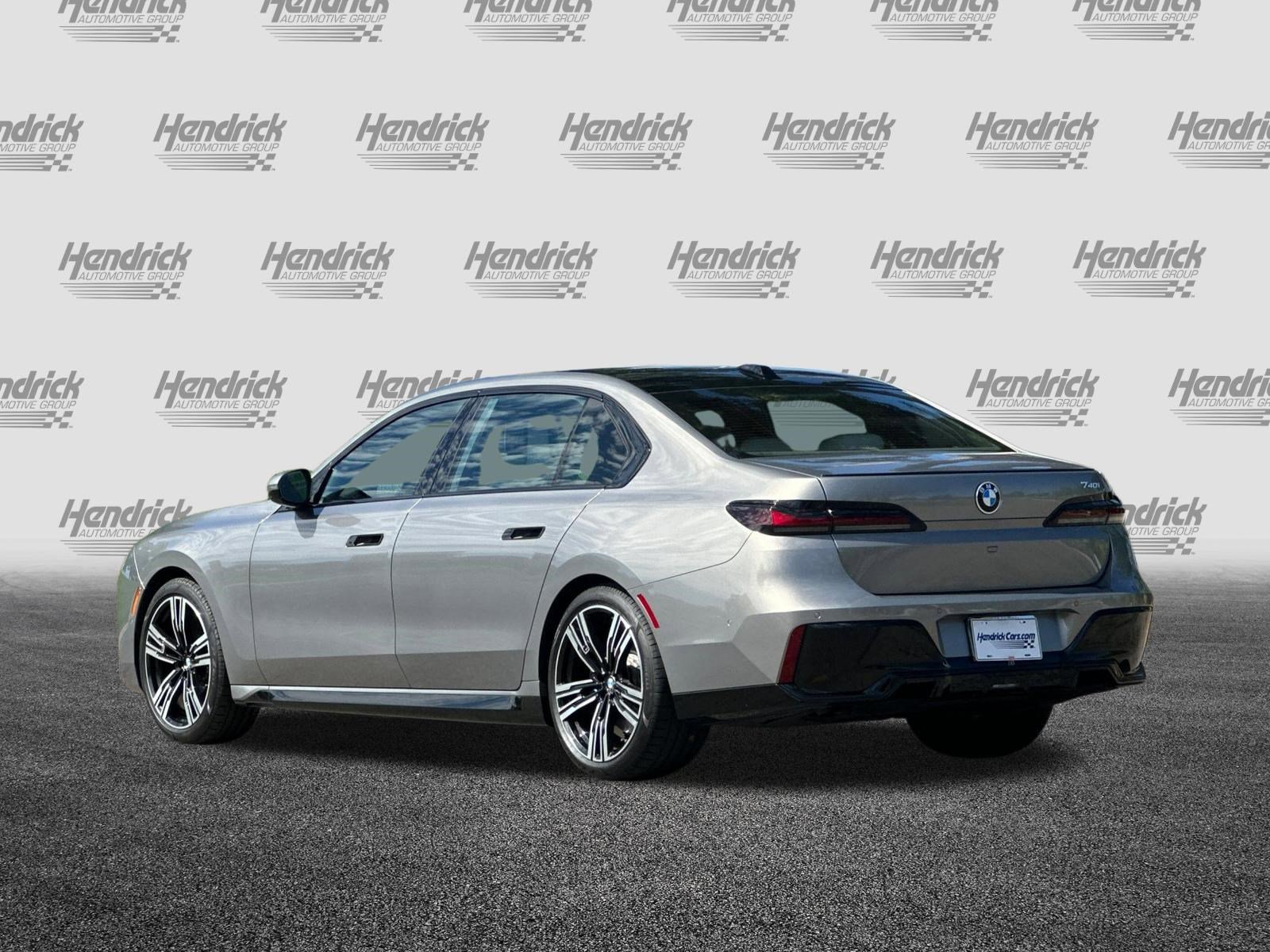 Certified 2025 BMW 740i w/ Premium Package image 7