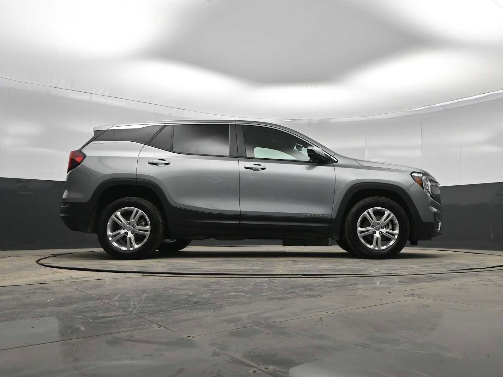 Used 2024 GMC Terrain SLE image 37