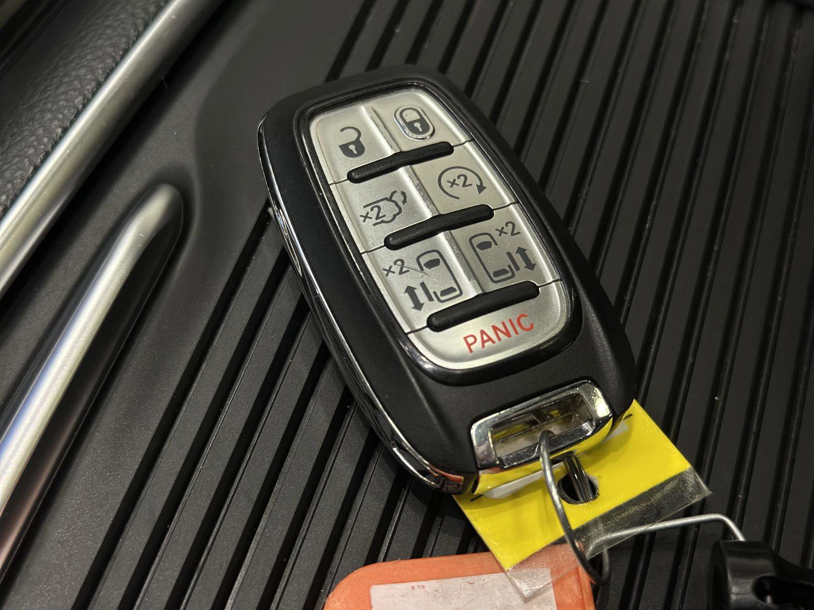 Used 2022 Chrysler Pacifica Limited image 45