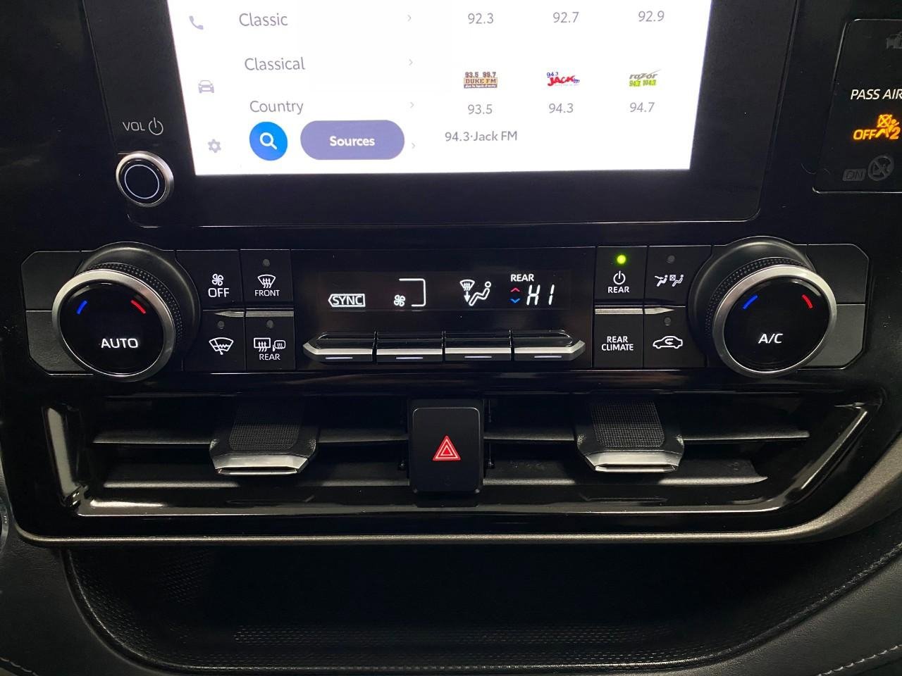 Used 2023 Toyota Highlander L image 23