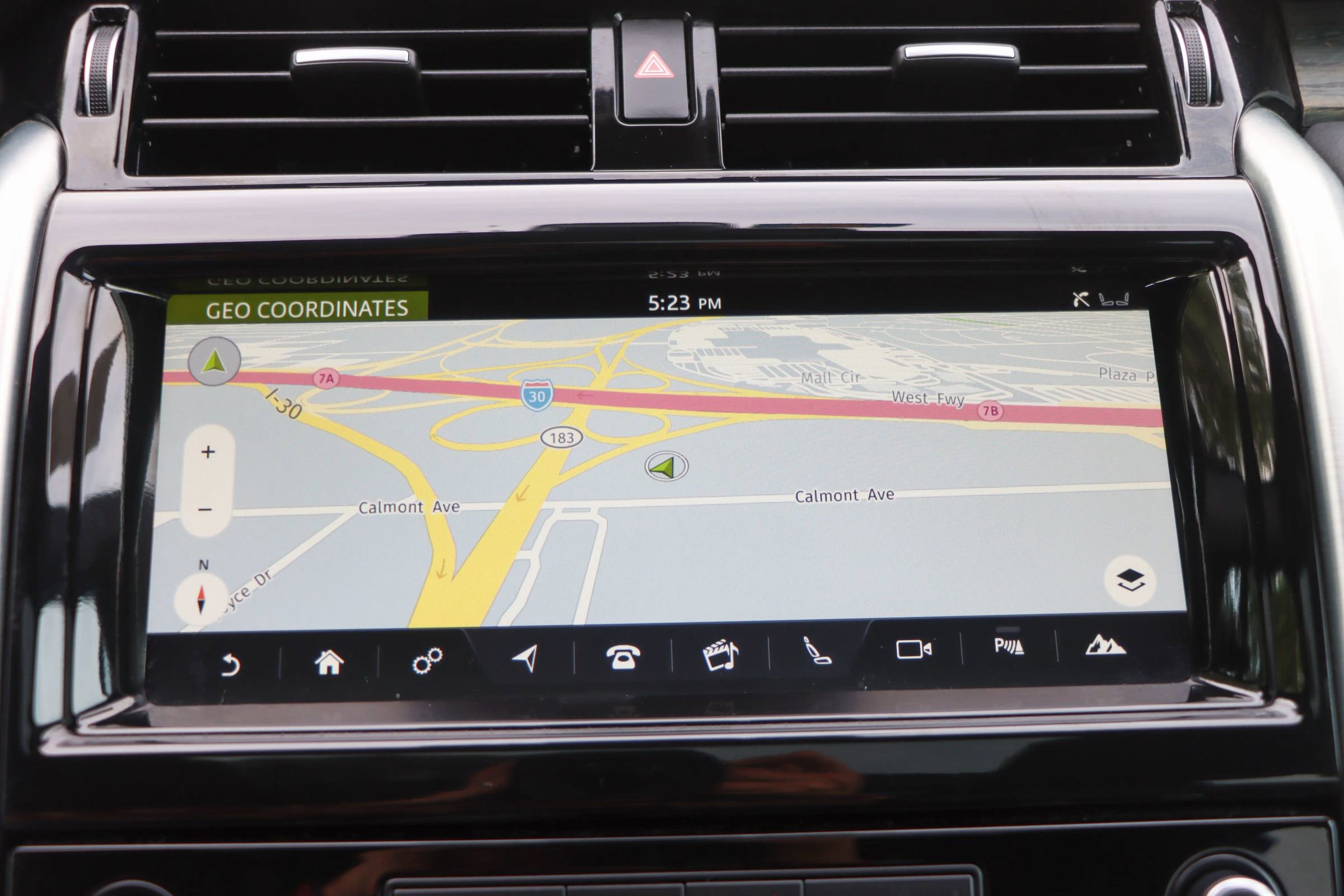 Used 2017 Land Rover Discovery HSE AWD/4WD image 37