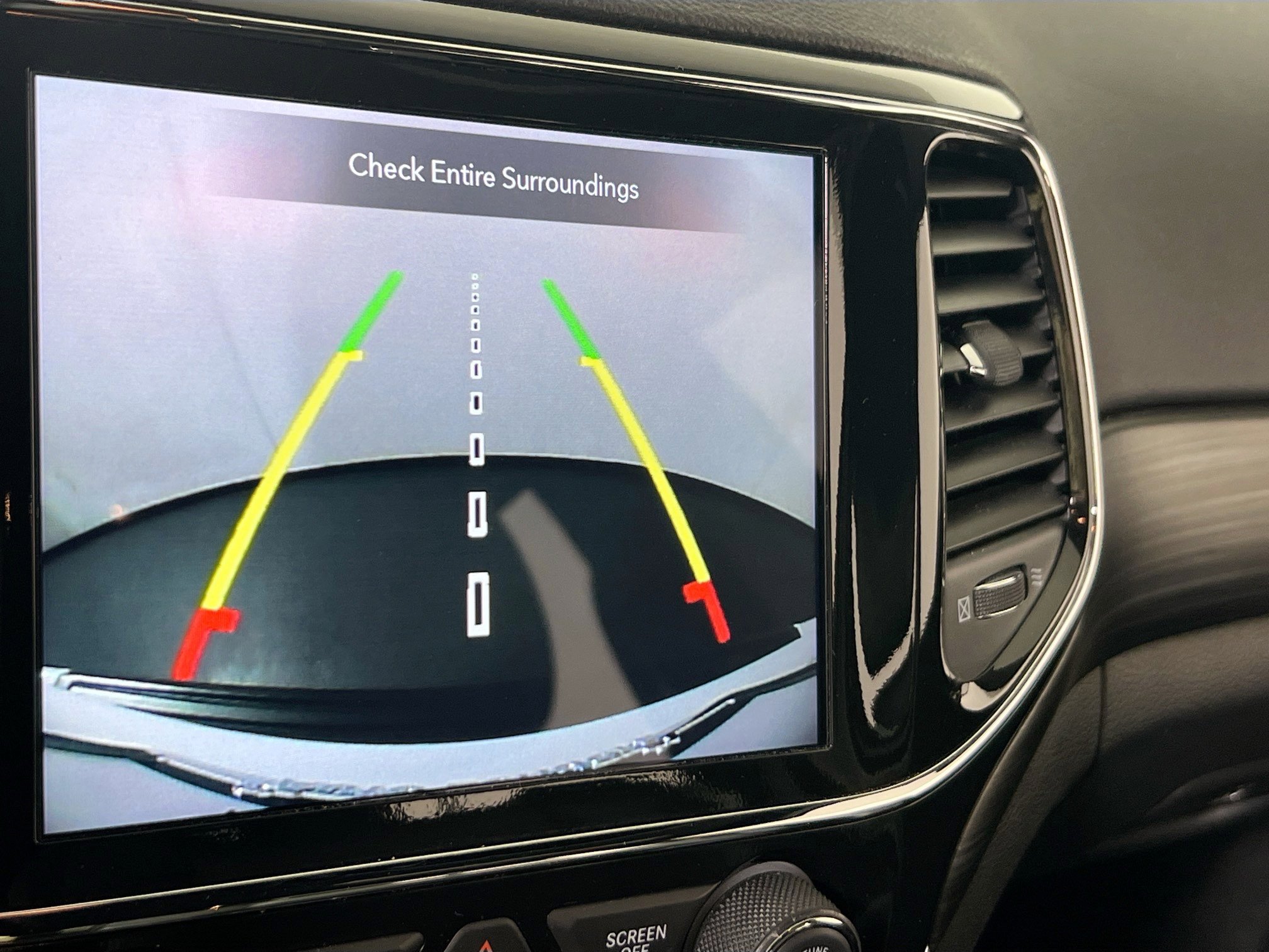 Used 2022 Jeep Grand Cherokee Laredo X image 14