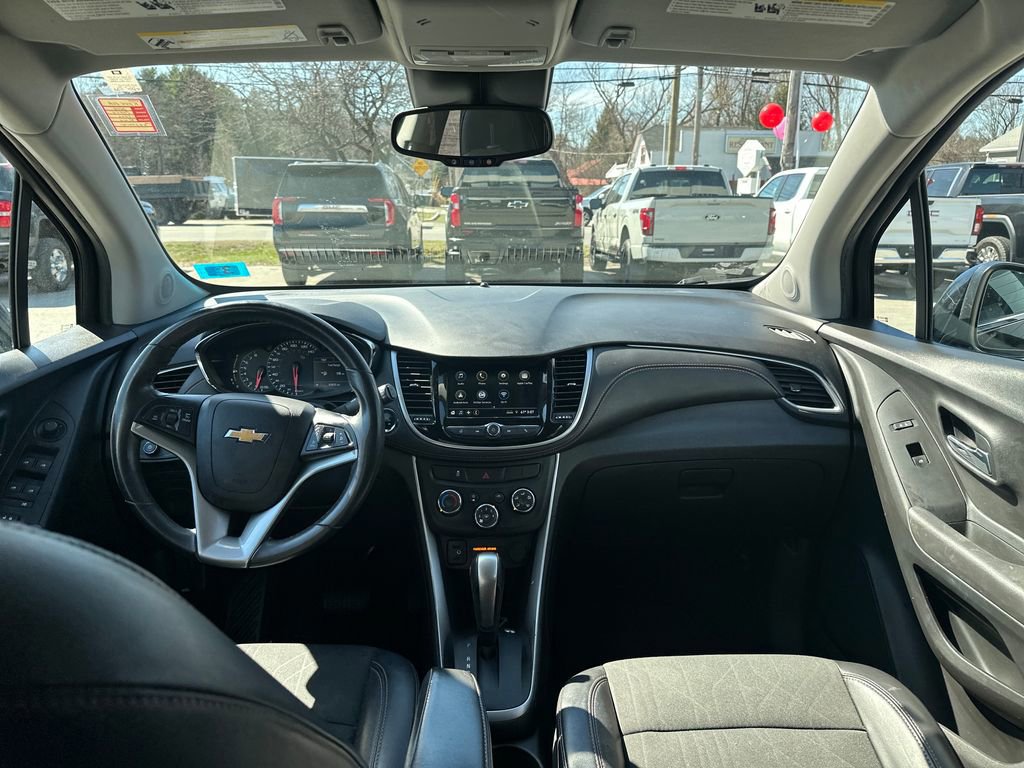 Used 2019 Chevrolet Trax LT w/ LT Convenience Package image 12