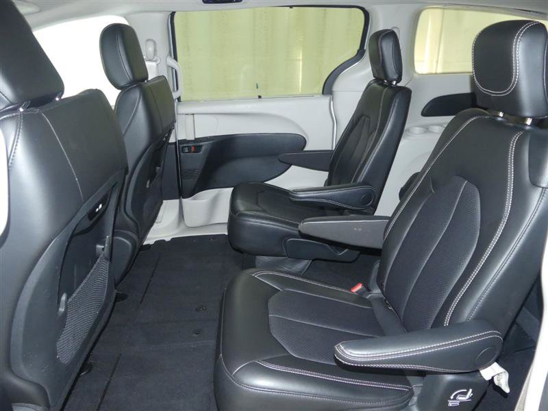 Used 2024 Chrysler Pacifica Touring-L FWD image 25