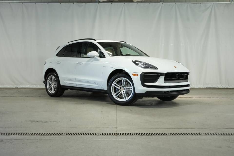Certified 2026 Porsche Macan AWD/4WD image 9