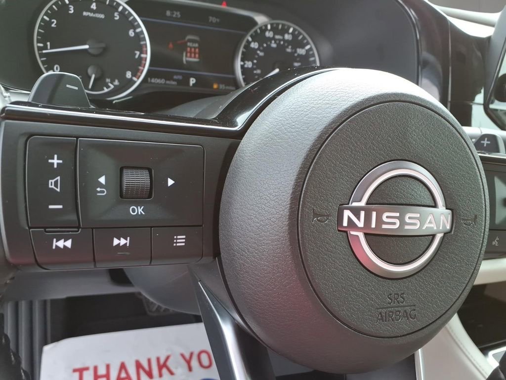 Used 2025 Nissan Pathfinder SL AWD/4WD image 18