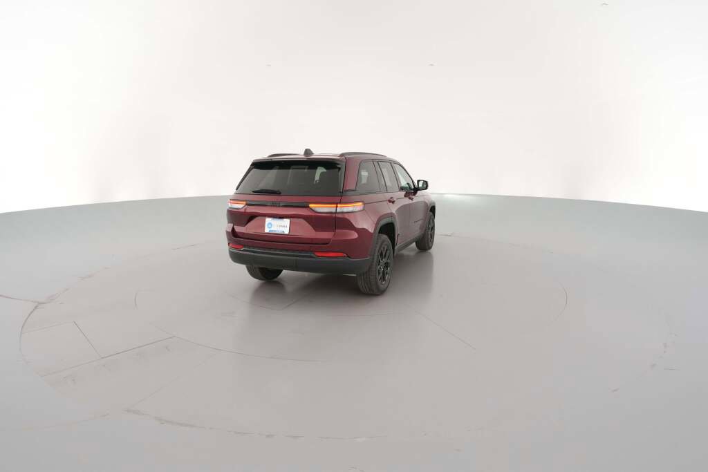 New 2025 Jeep Grand Cherokee Altitude image 11