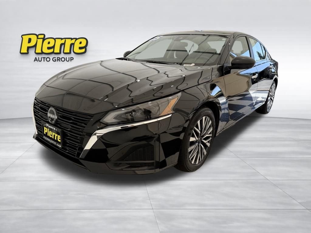 Used 2025 Nissan Altima 2.5 SV FWD image 1