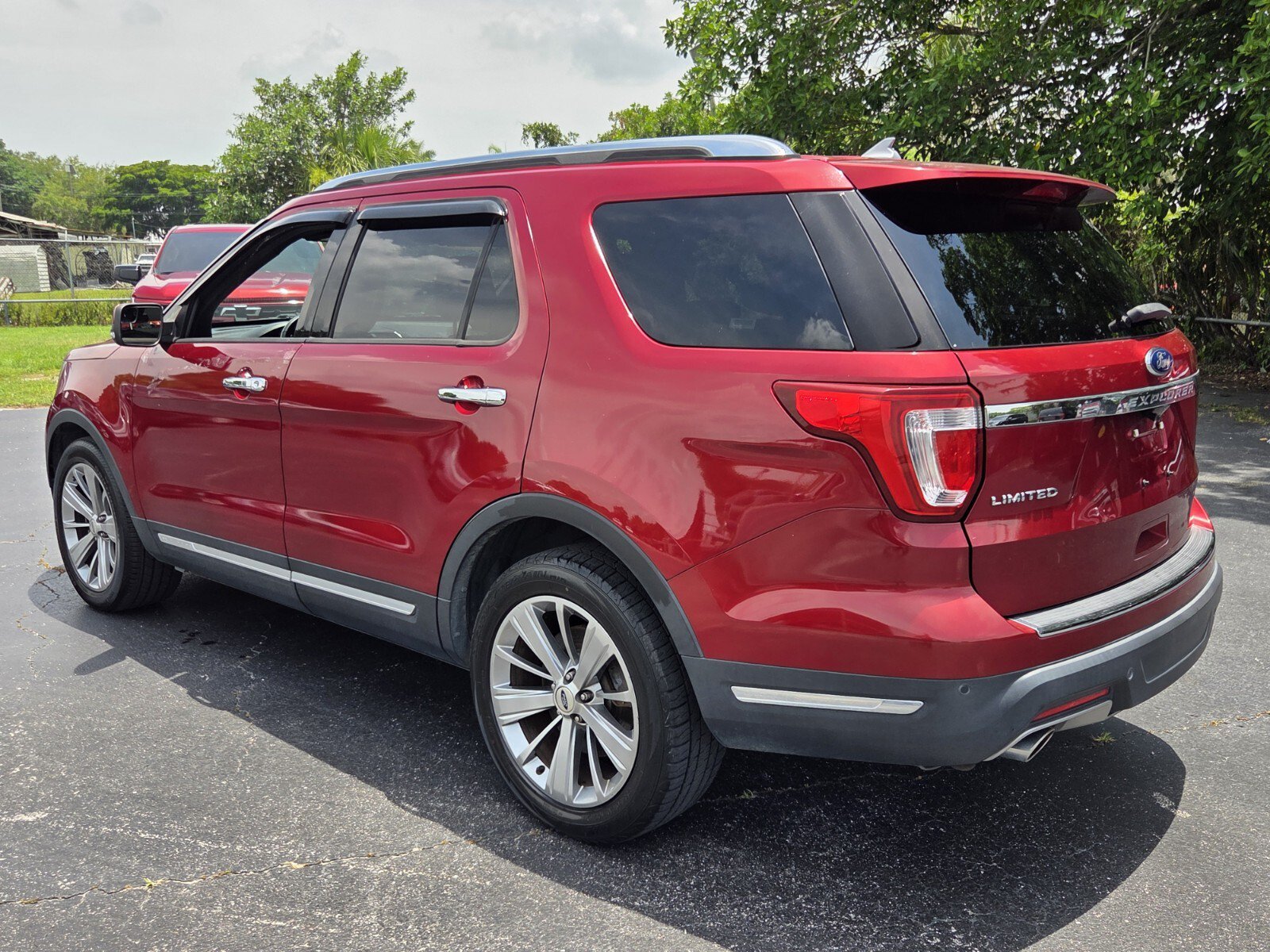 Used 2018 Ford Explorer Limited FWD image 3