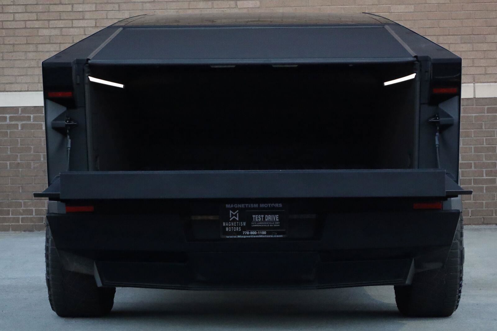 Used 2025 Tesla Cybertruck 2WD Crew Cab image 13