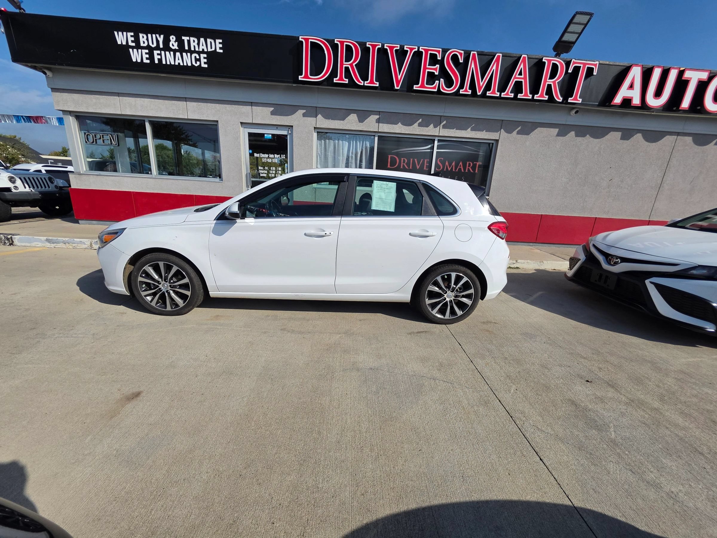 Used 2018 Hyundai Elantra GT w/ Tech Package 03 FWD image 3