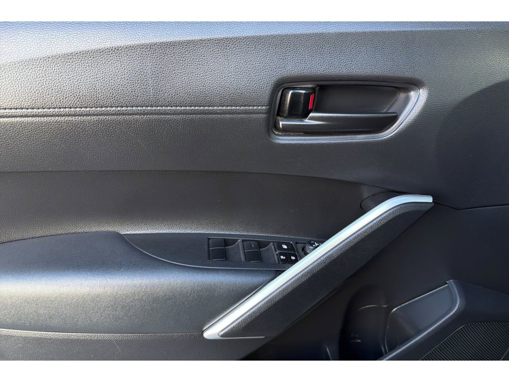 Used 2022 Toyota Corolla Cross LE AWD/4WD image 11