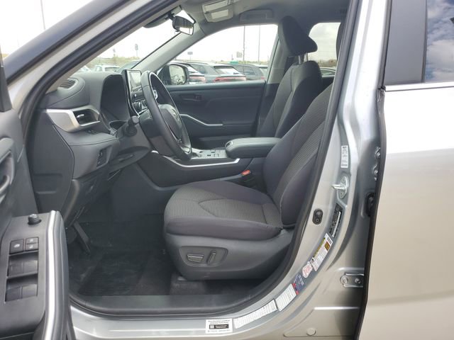 Used 2024 Toyota Highlander Limited image 12