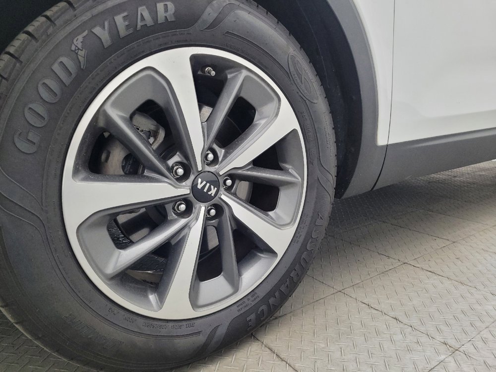 Used 2020 Kia Sorento LX FWD image 31