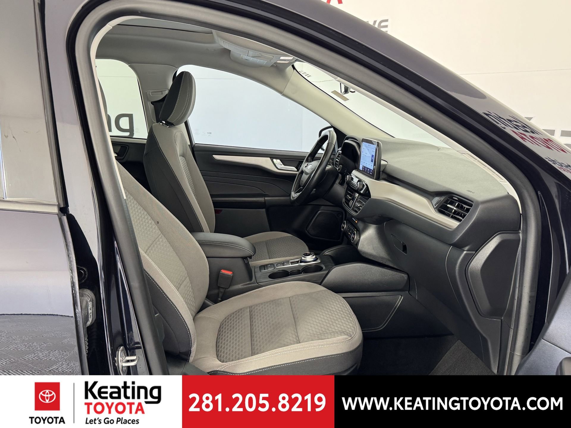 Used 2021 Ford Escape SE w/ SE Sport Appearance Package image 20