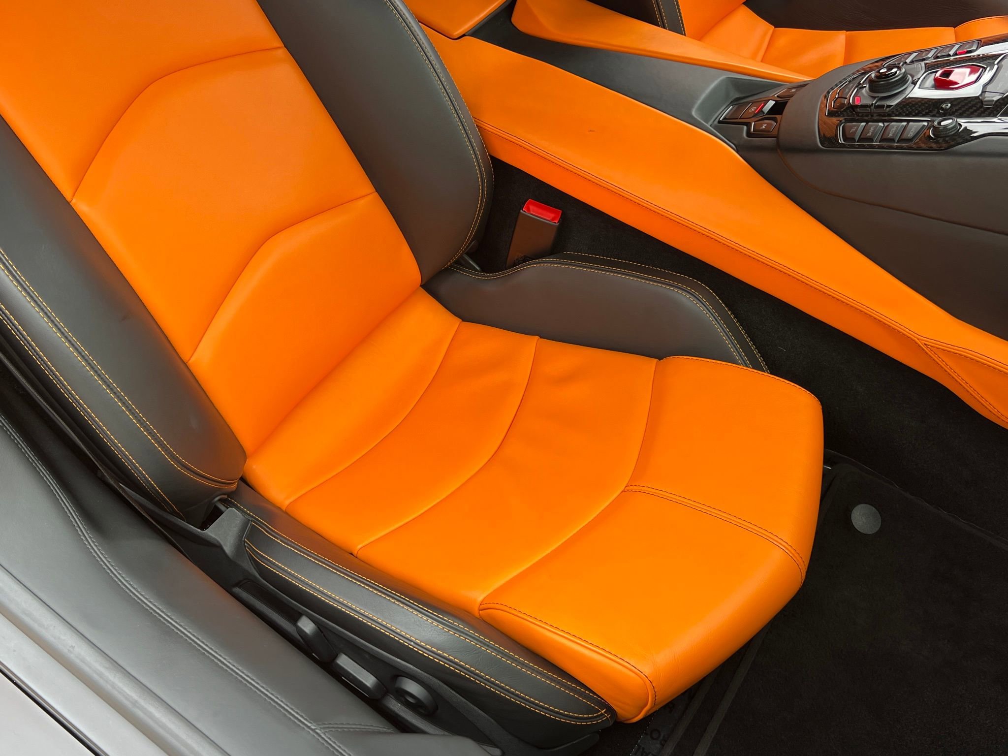 Used 2014 Lamborghini Aventador LP 700-4 image 40