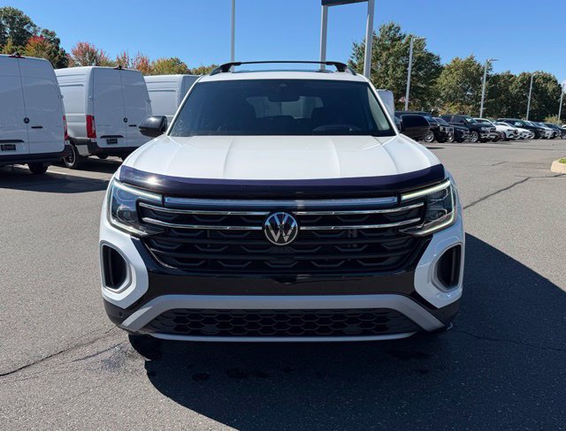Used 2024 Volkswagen Atlas Peak Edition SEL AWD/4WD image 2
