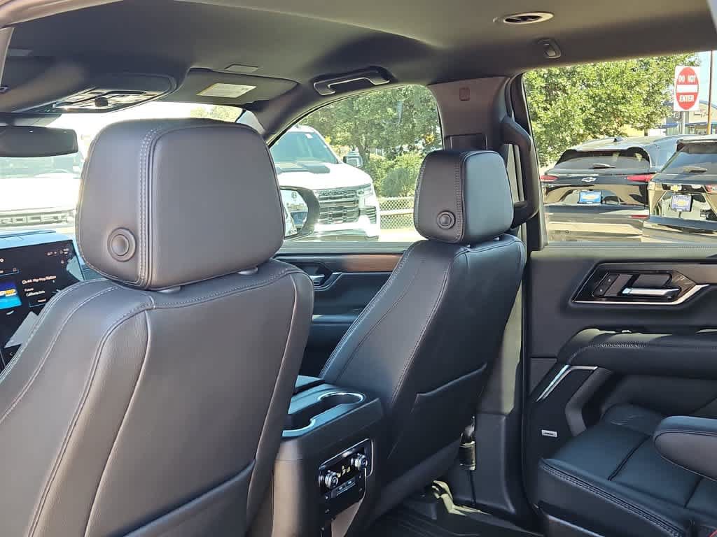 Used 2026 GMC Yukon Denali w/ LPO, Floor Liner Package AWD/4WD image 4