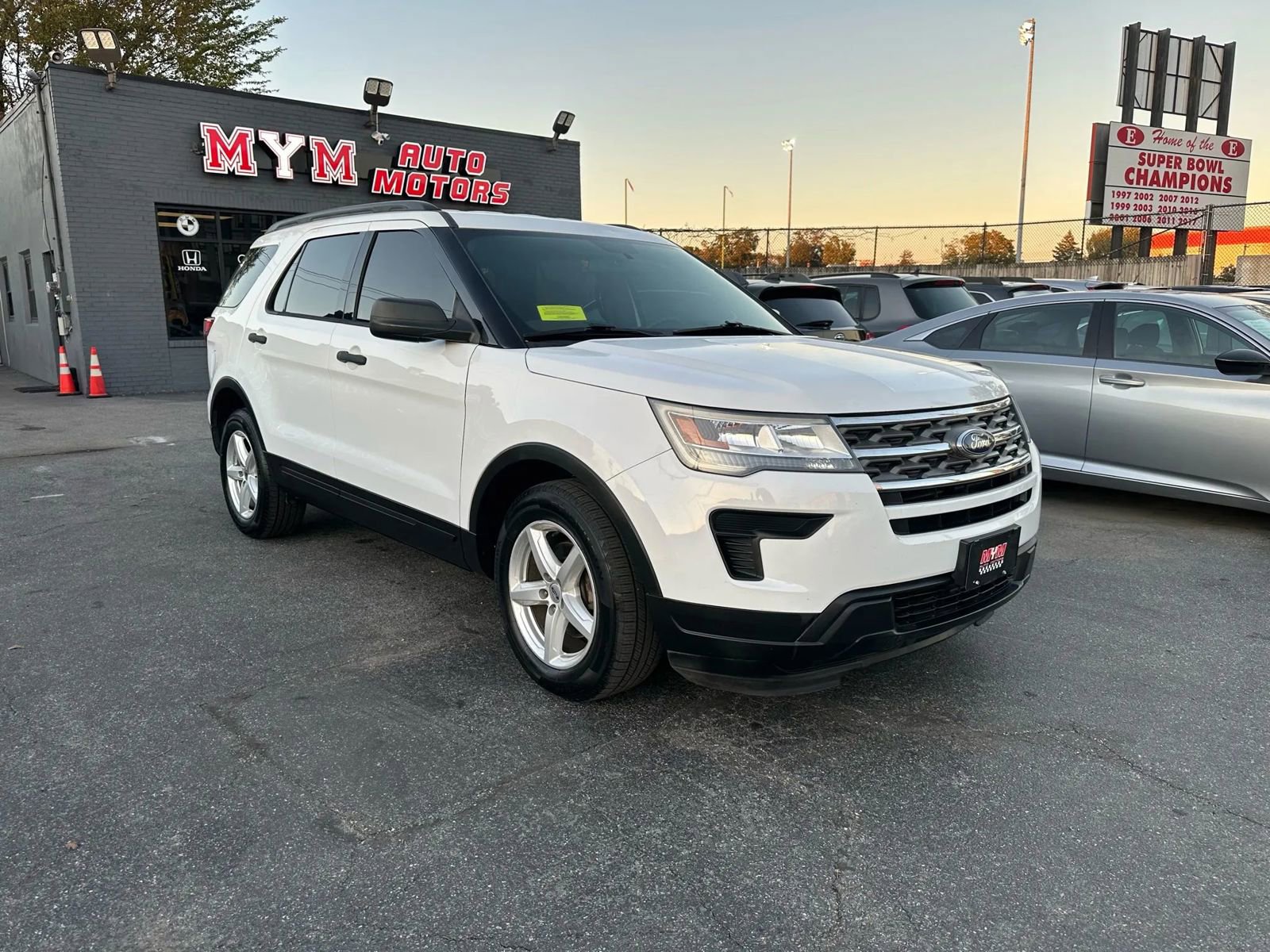 Used 2019 Ford Explorer FWD image 1