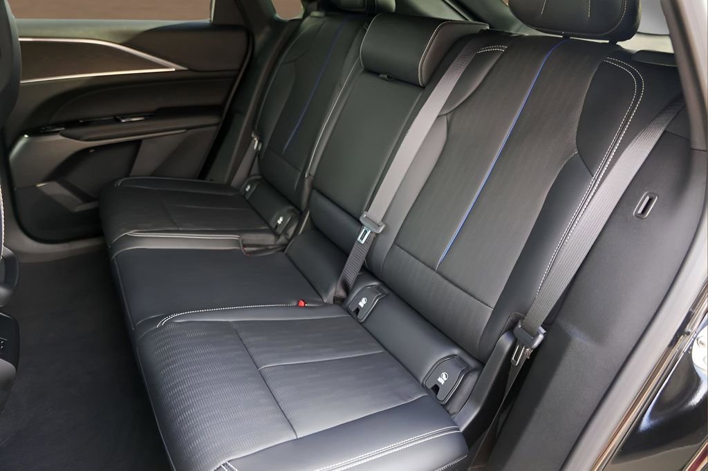 Certified 2024 Cadillac Lyriq Luxury image 22