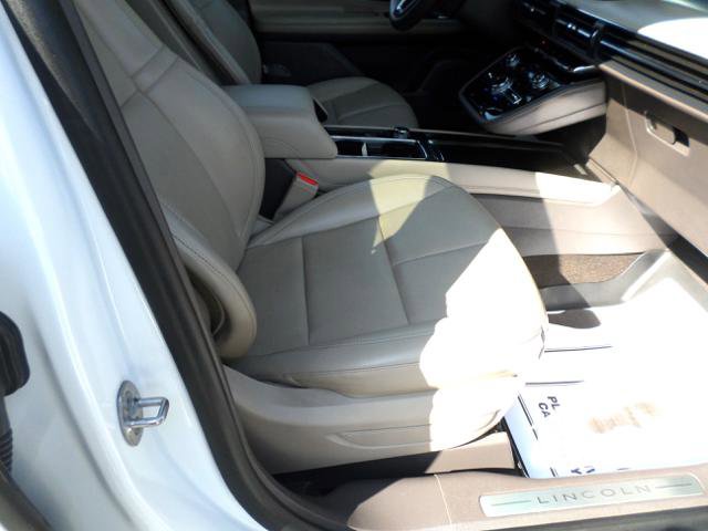 Used 2022 Lincoln Corsair AWD w/ Premium Package image 2
