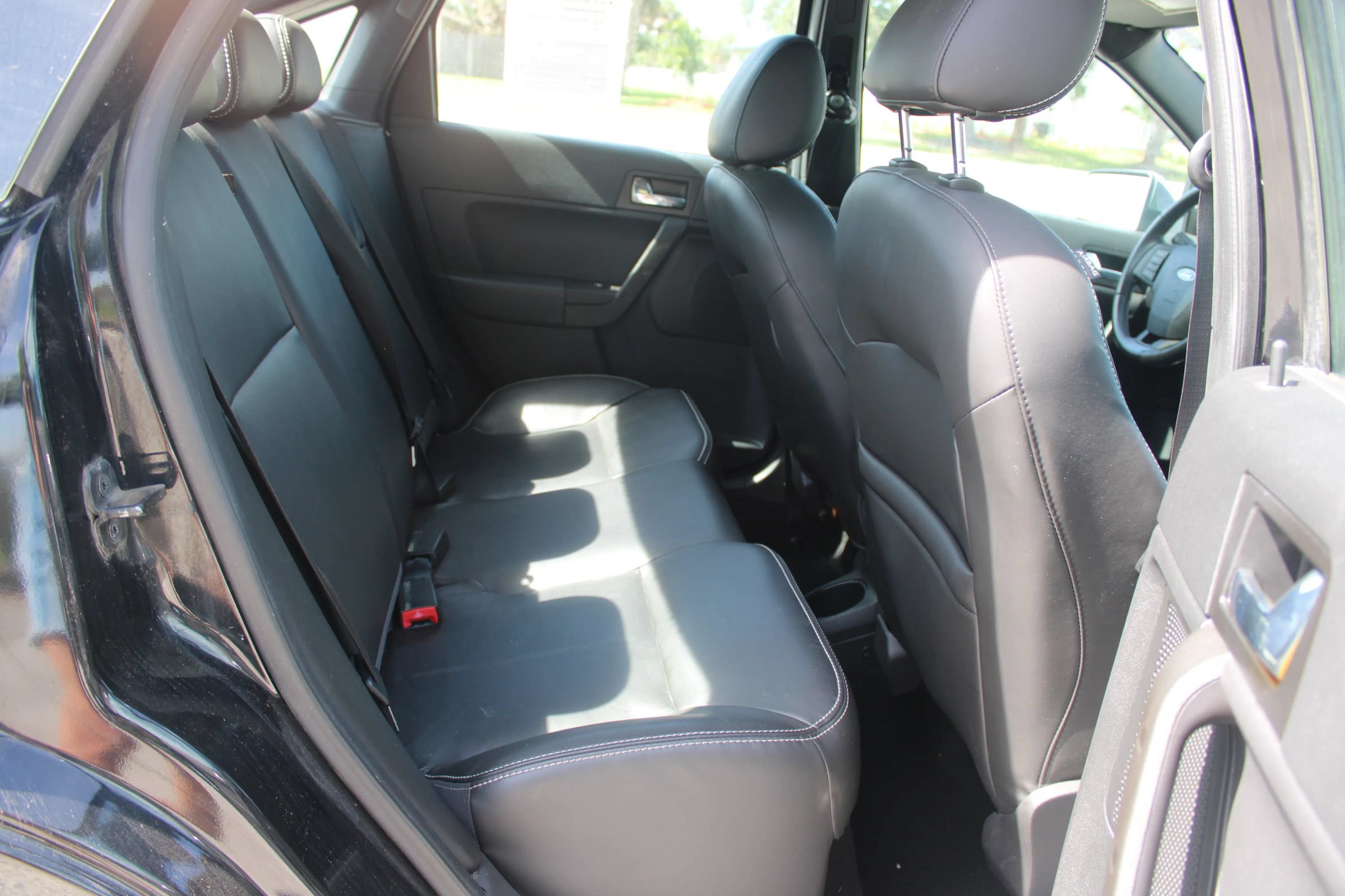 Used 2011 Ford Focus SEL w/ 301A Rapid Spec Order Code FWD image 28