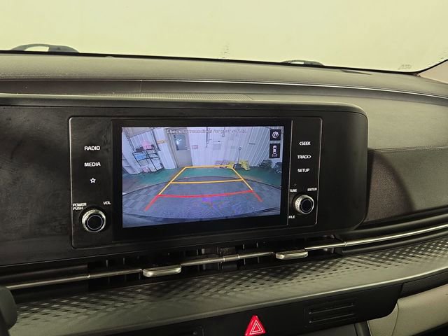 Used 2022 Kia Carnival LX image 18