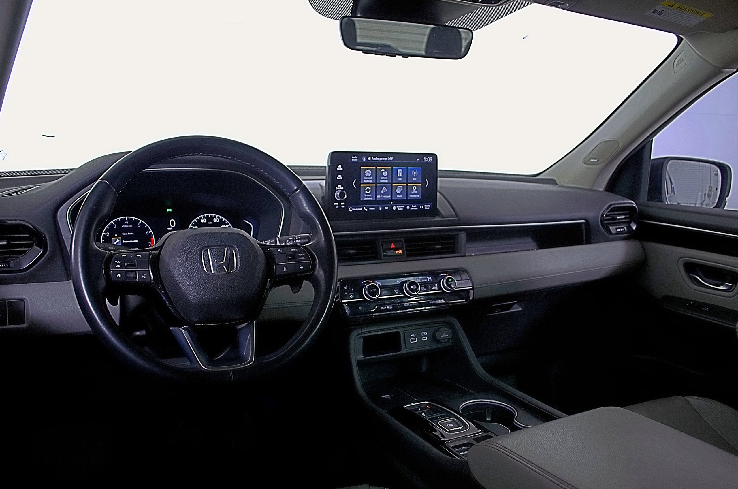 Used 2023 Honda Pilot Touring image 13