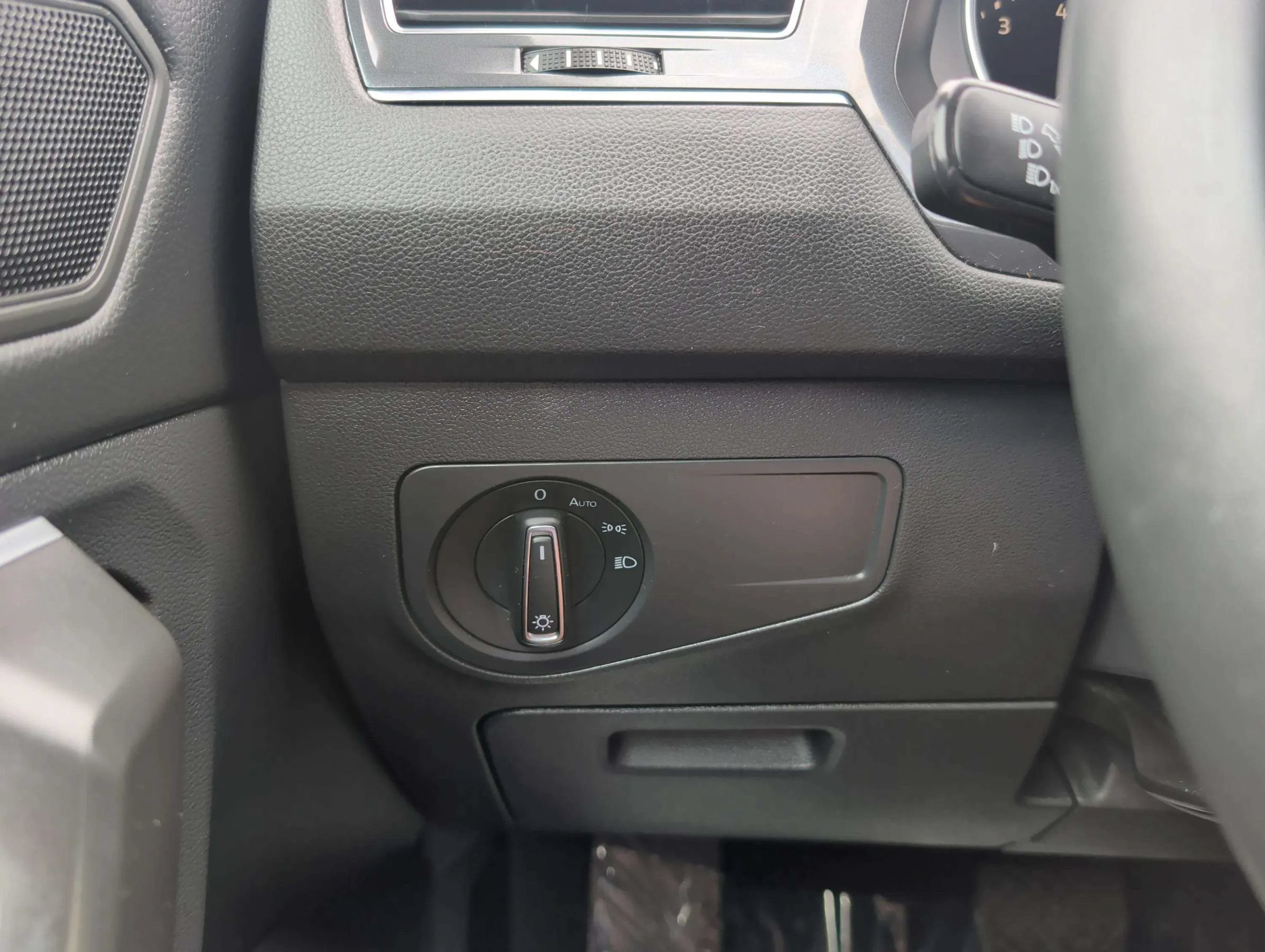Used 2021 Volkswagen Tiguan SE FWD image 26