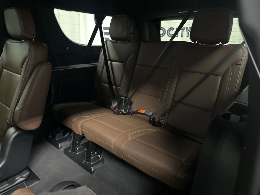 Used 2023 Chevrolet Suburban High Country AWD/4WD image 41