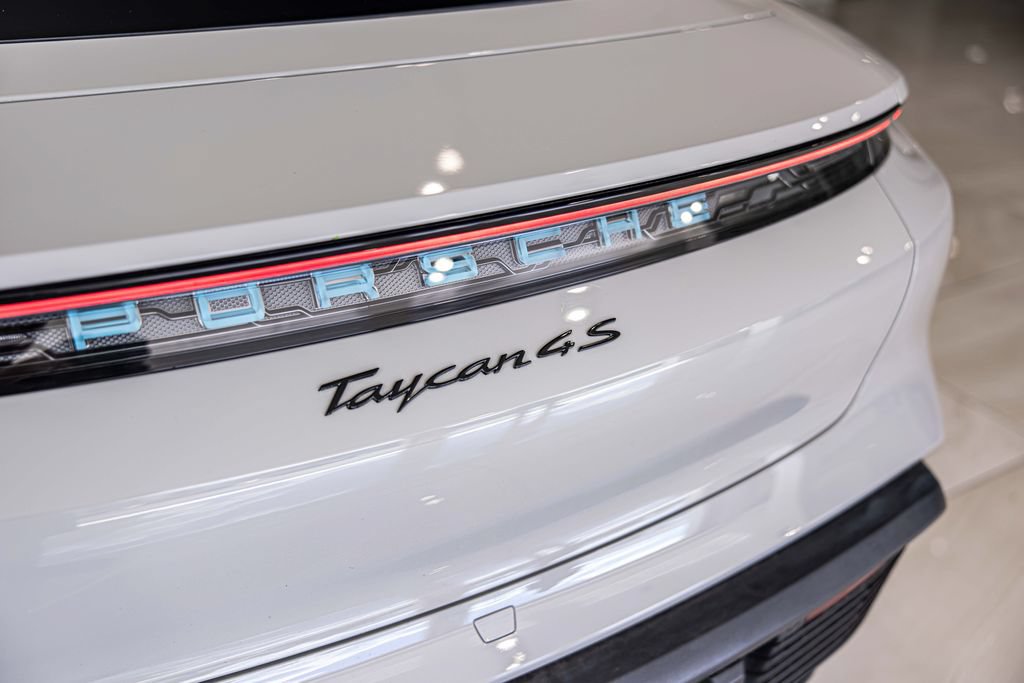 Used 2021 Porsche Taycan 4S w/ Premium Package AWD/4WD image 16