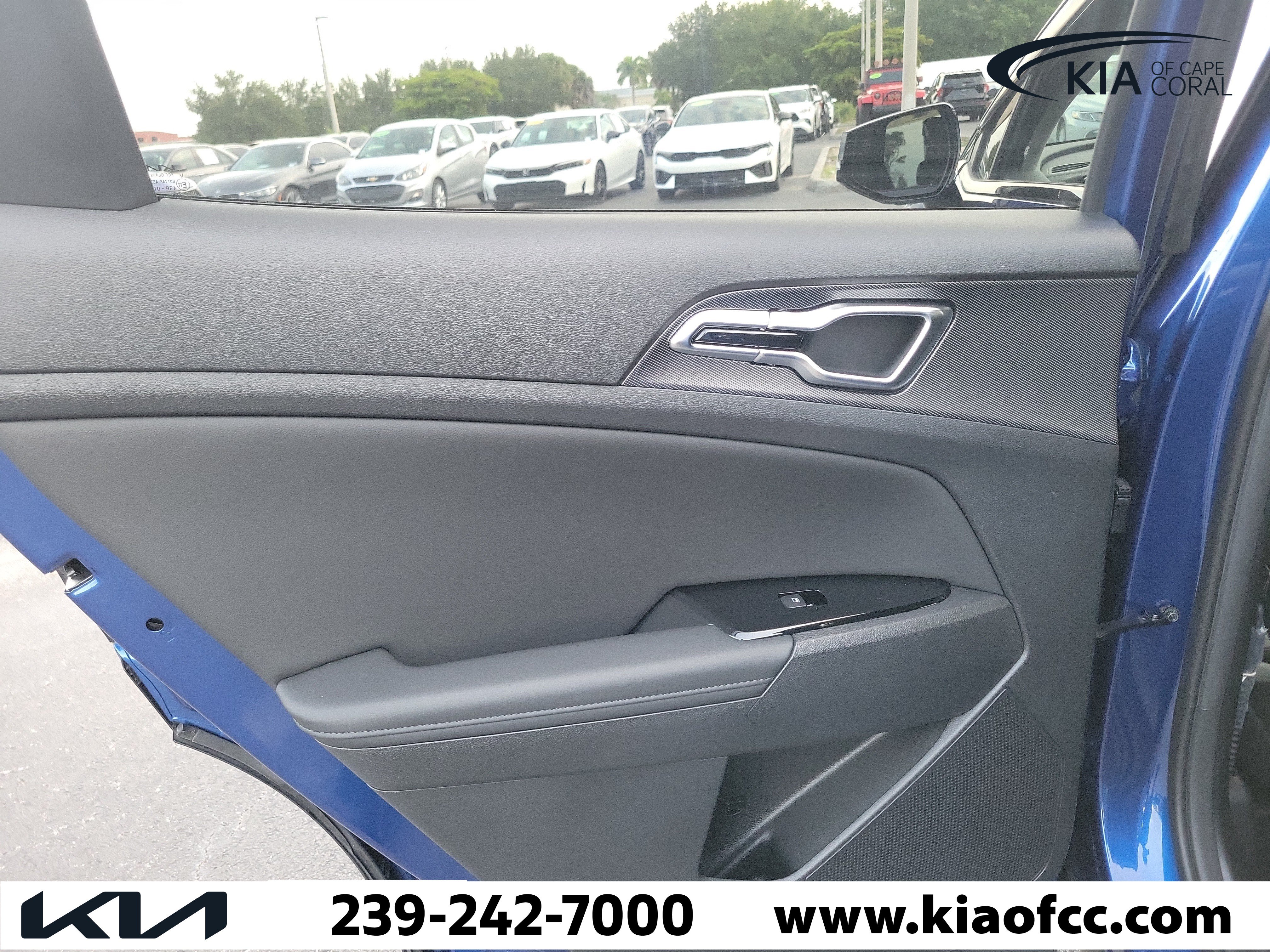 Used 2025 Kia Sportage SX FWD image 12