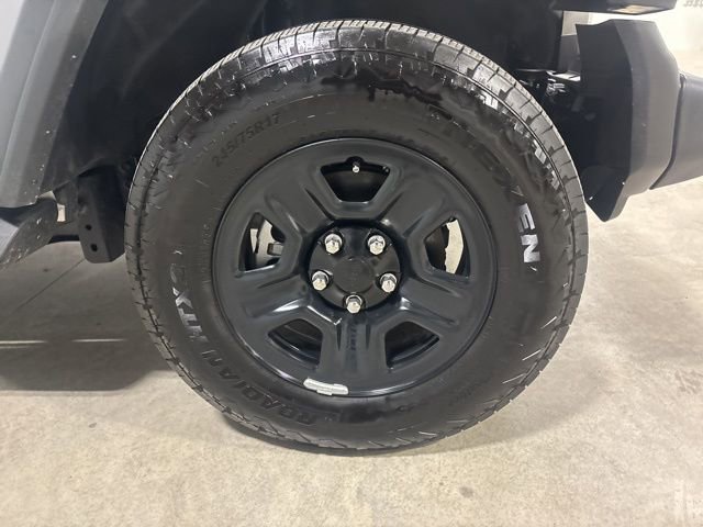 Used 2025 Jeep Wrangler Sport image 22