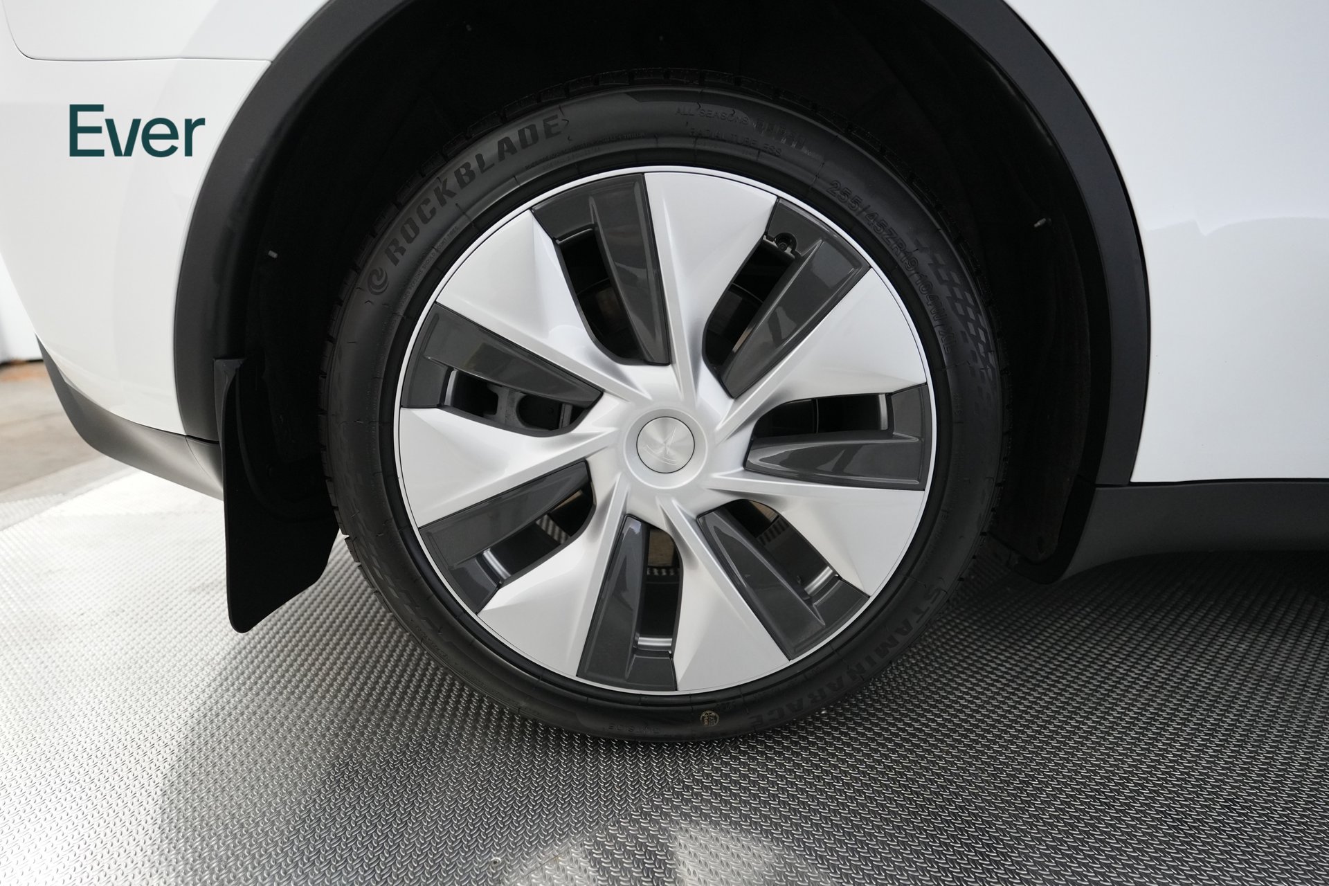 Used 2023 Tesla Model Y Long Range AWD/4WD image 21