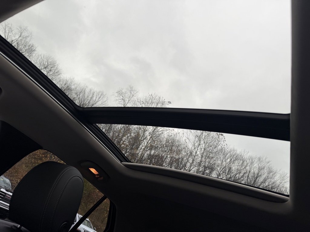 Used 2022 Buick Encore GX Essence w/ Experience Buick Package image 31