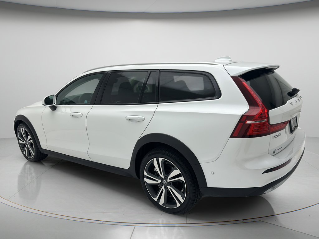 Used 2025 Volvo V60 B5 Cross Country Plus AWD/4WD image 7