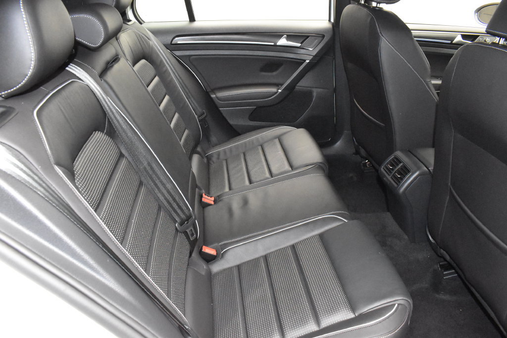 Used 2019 Volkswagen Golf R 4-Door AWD/4WD image 29