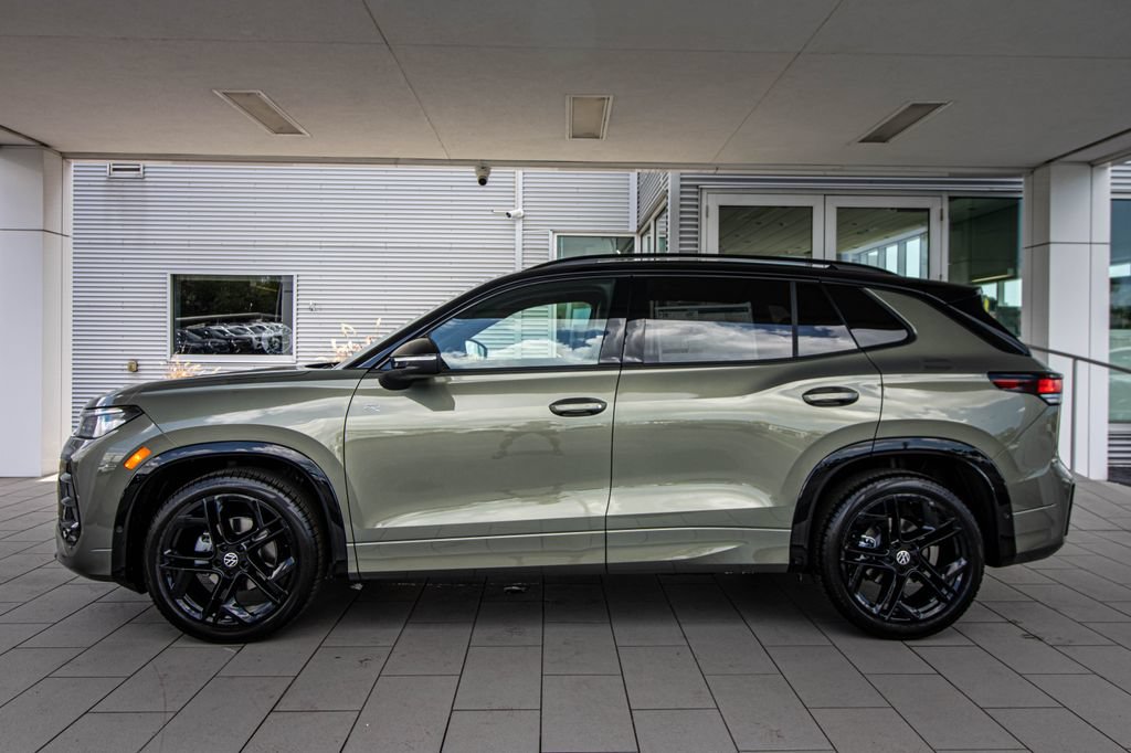 New 2026 Volkswagen Tiguan SE R-Line FWD image 14