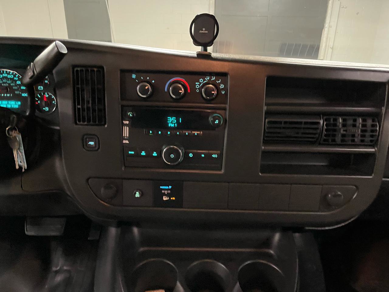 Used 2014 Chevrolet Express 2500 Extended RWD image 10