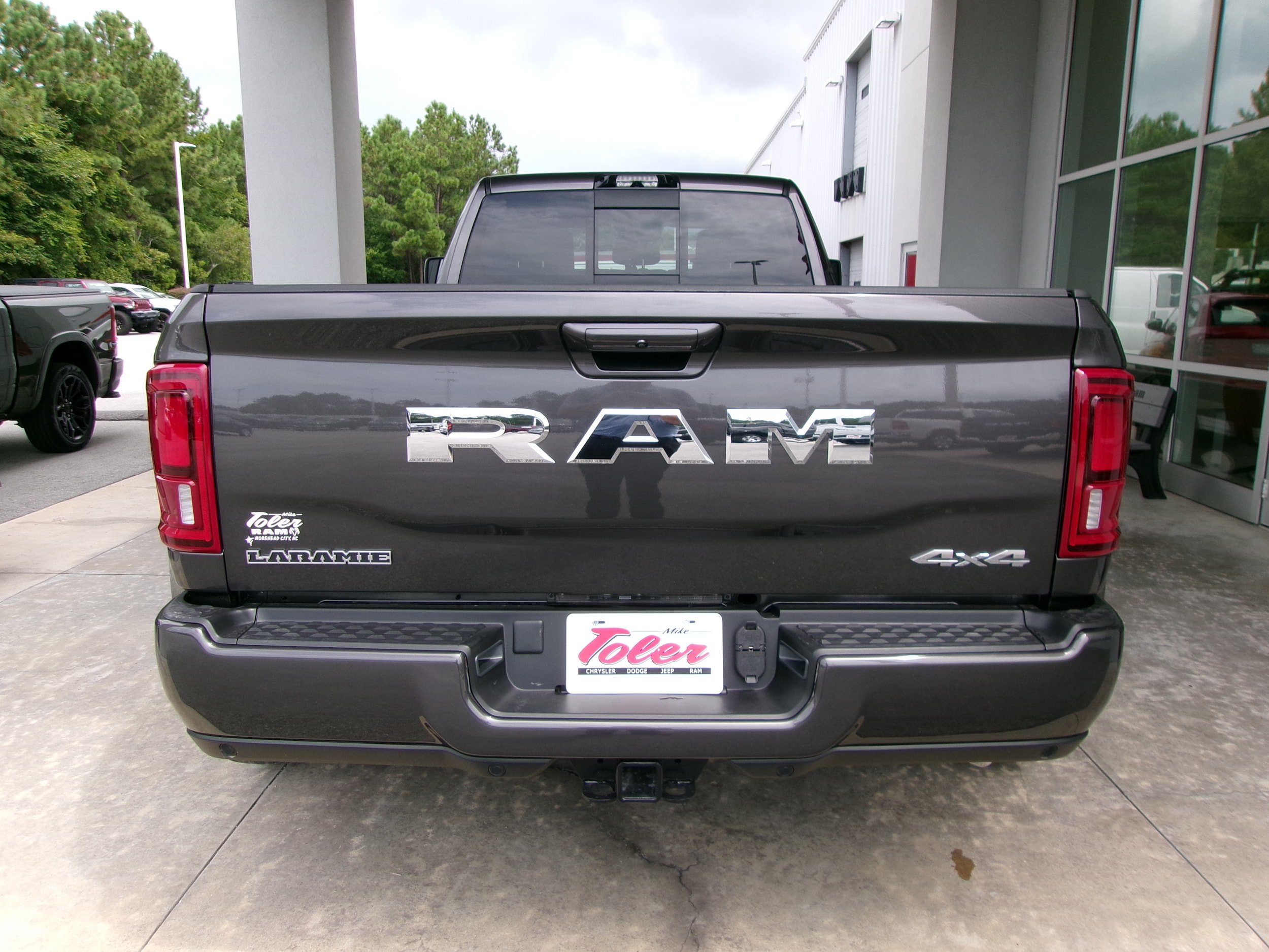 New 2026 RAM 3500 Laramie AWD/4WD image 19