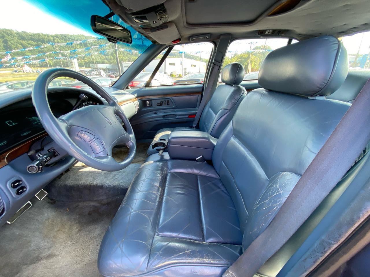 Used 1995 Oldsmobile Ninety-Eight Regency Elite FWD image 8