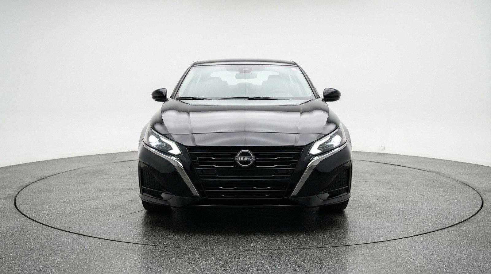 Used 2025 Nissan Altima 2.5 SV image 2