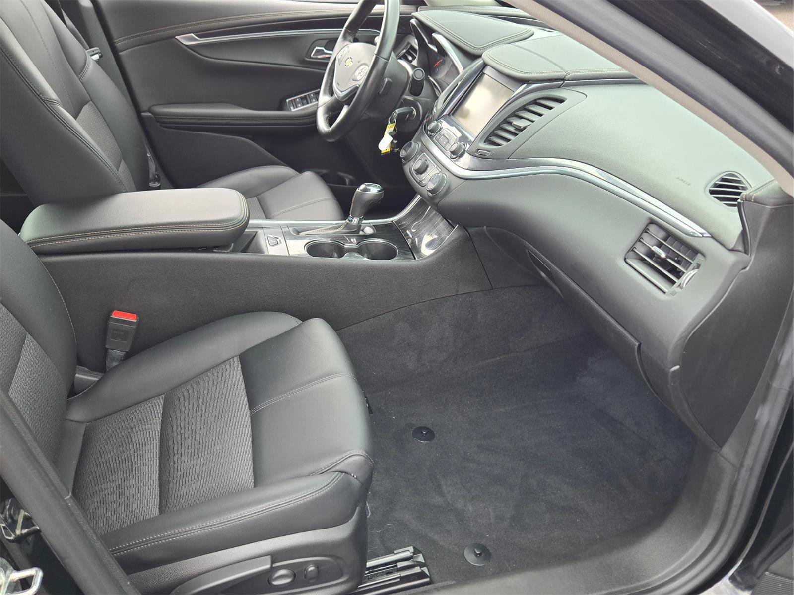 Used 2017 Chevrolet Impala LT w/ Convenience Package FWD image 5