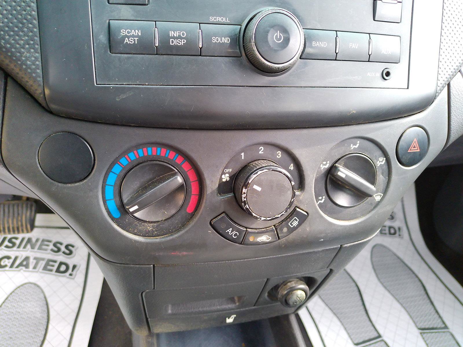 Used 2011 Chevrolet Aveo5 LT w/ Power and Convenience Package FWD image 18