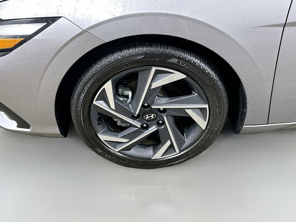Used 2025 Hyundai Elantra SEL FWD image 8