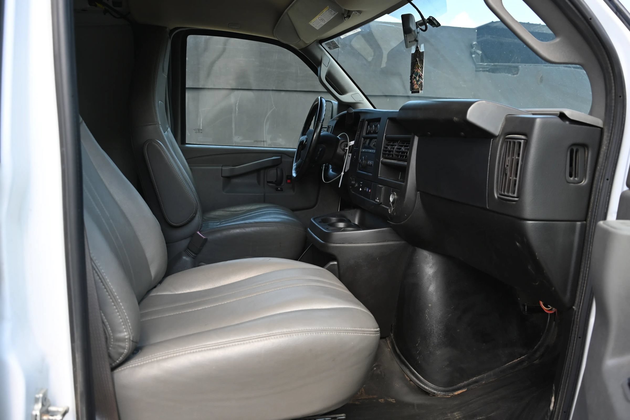 Used 2023 Chevrolet Express 2500 w/ Driver Convenience Package RWD image 12