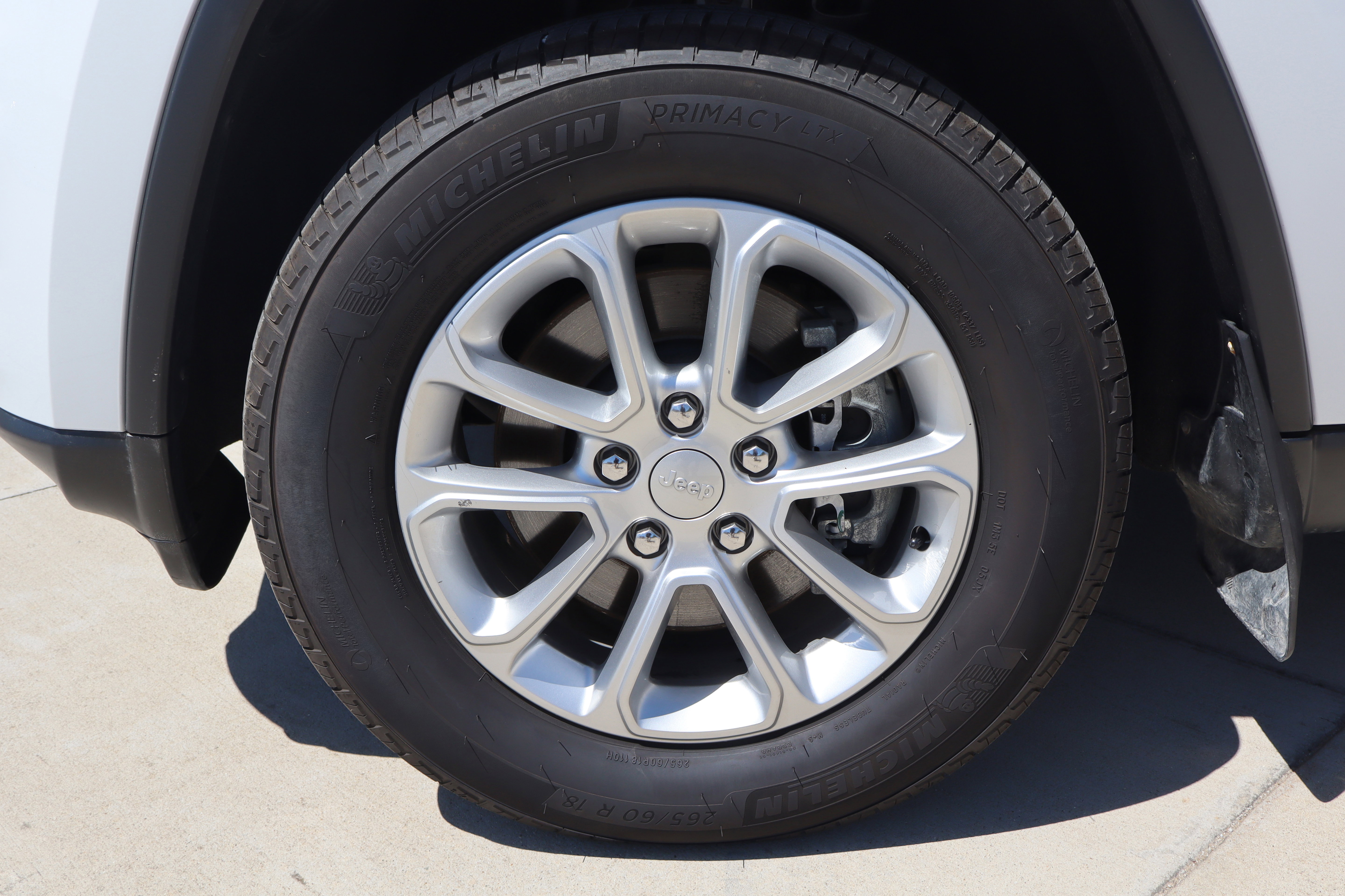 Used 2021 Jeep Grand Cherokee Laredo w/ Security & Convenience Group image 28